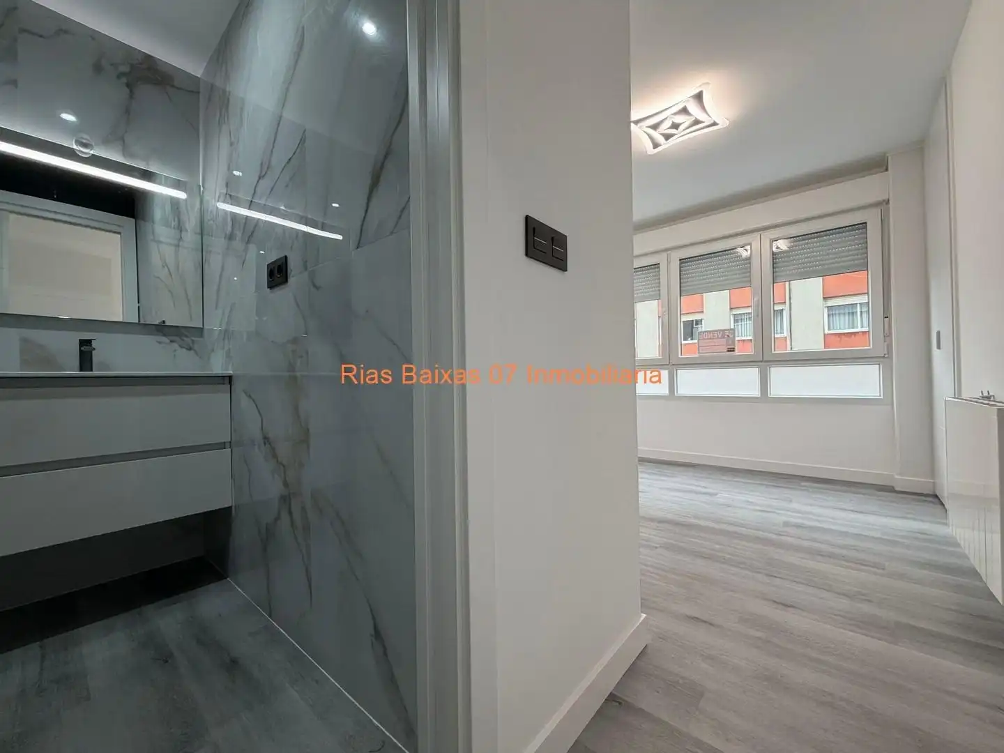 Piso en venta en Vigo  con Calefacción, Terraza y Trastero