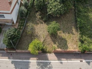 Terreny residencial en venda a Carrer Esquirols 38