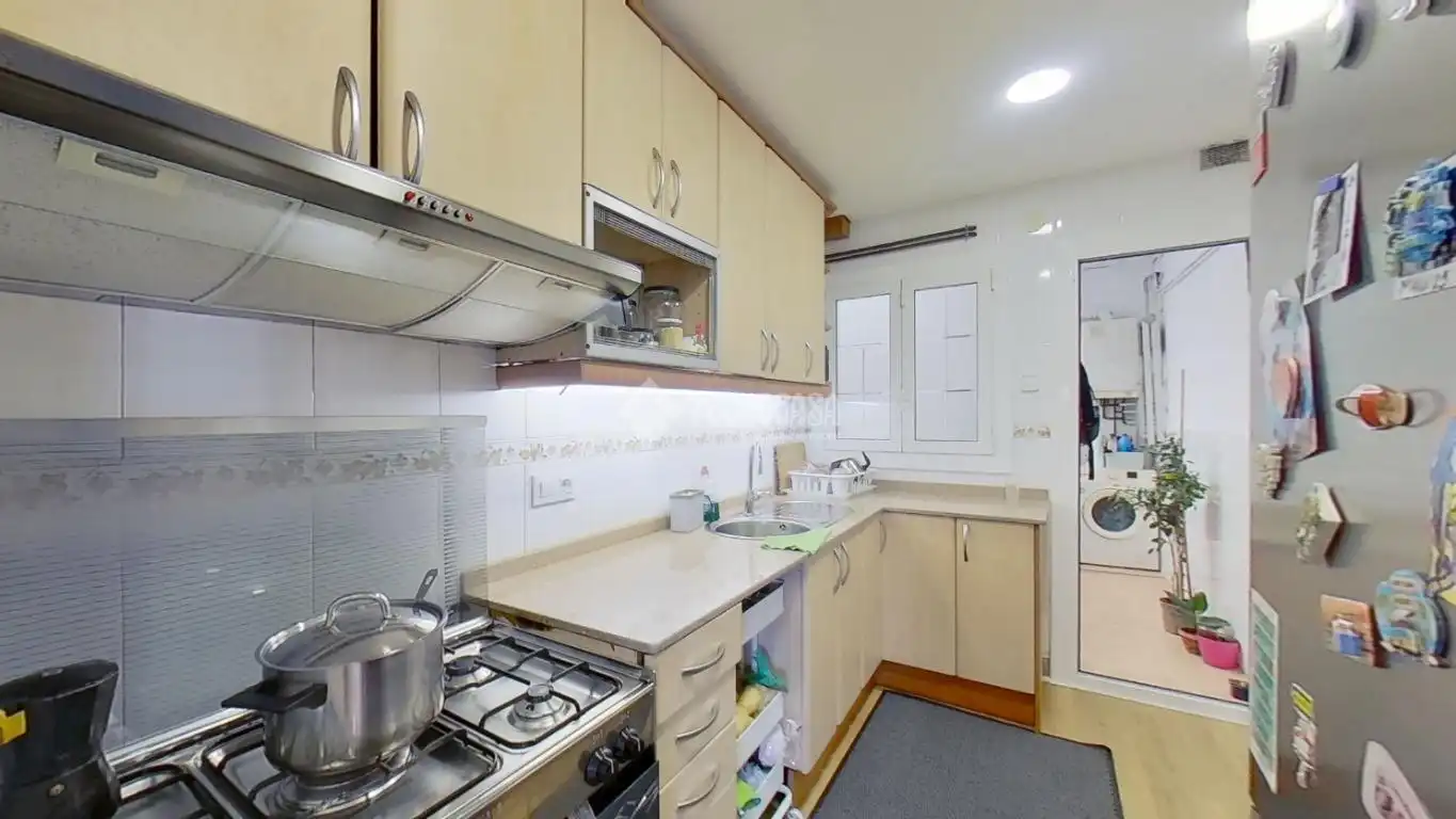 Cocina de Piso en venta en Barberà del Vallès con Calefacción y Balcón