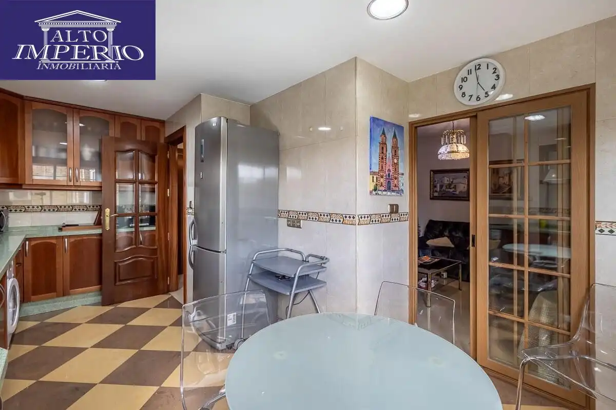 Piso con ascensor en venta en Calle ARQUITECTO JIMENEZ LACAL, imagen 13