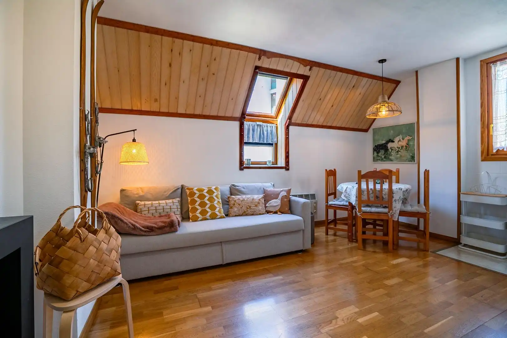 Living room of Flat for sale in Jaca  with Heating, Parquet flooring and Storage room