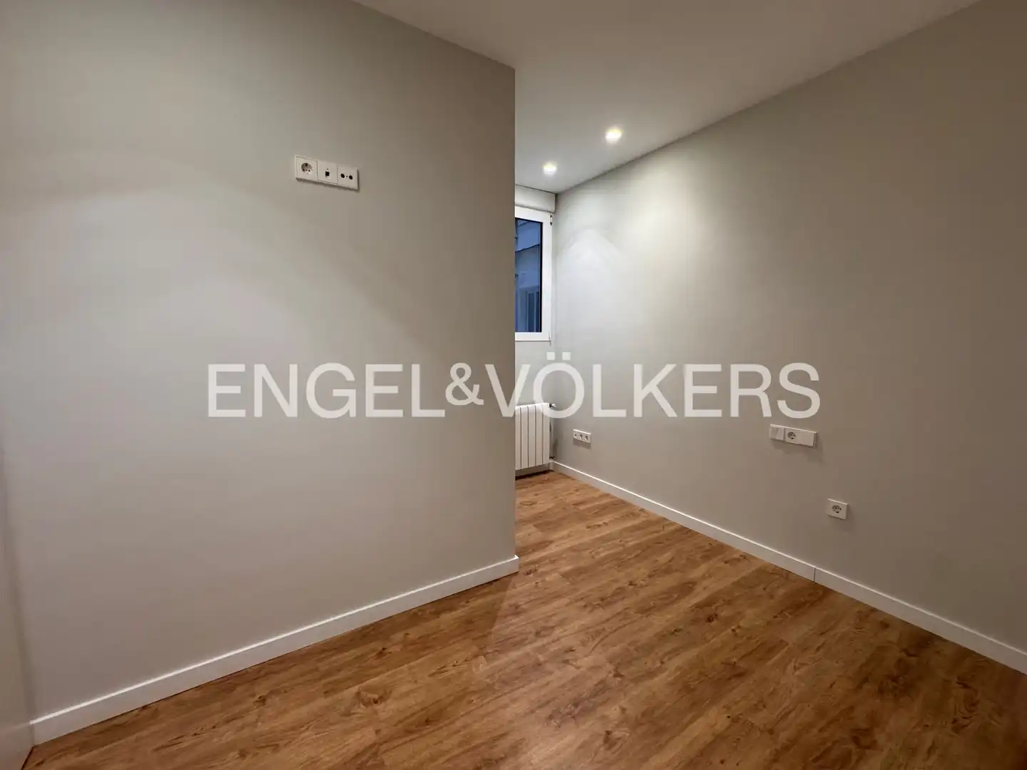 Flat for rent in Valencia  with Air Conditioner, Heating and Balcony