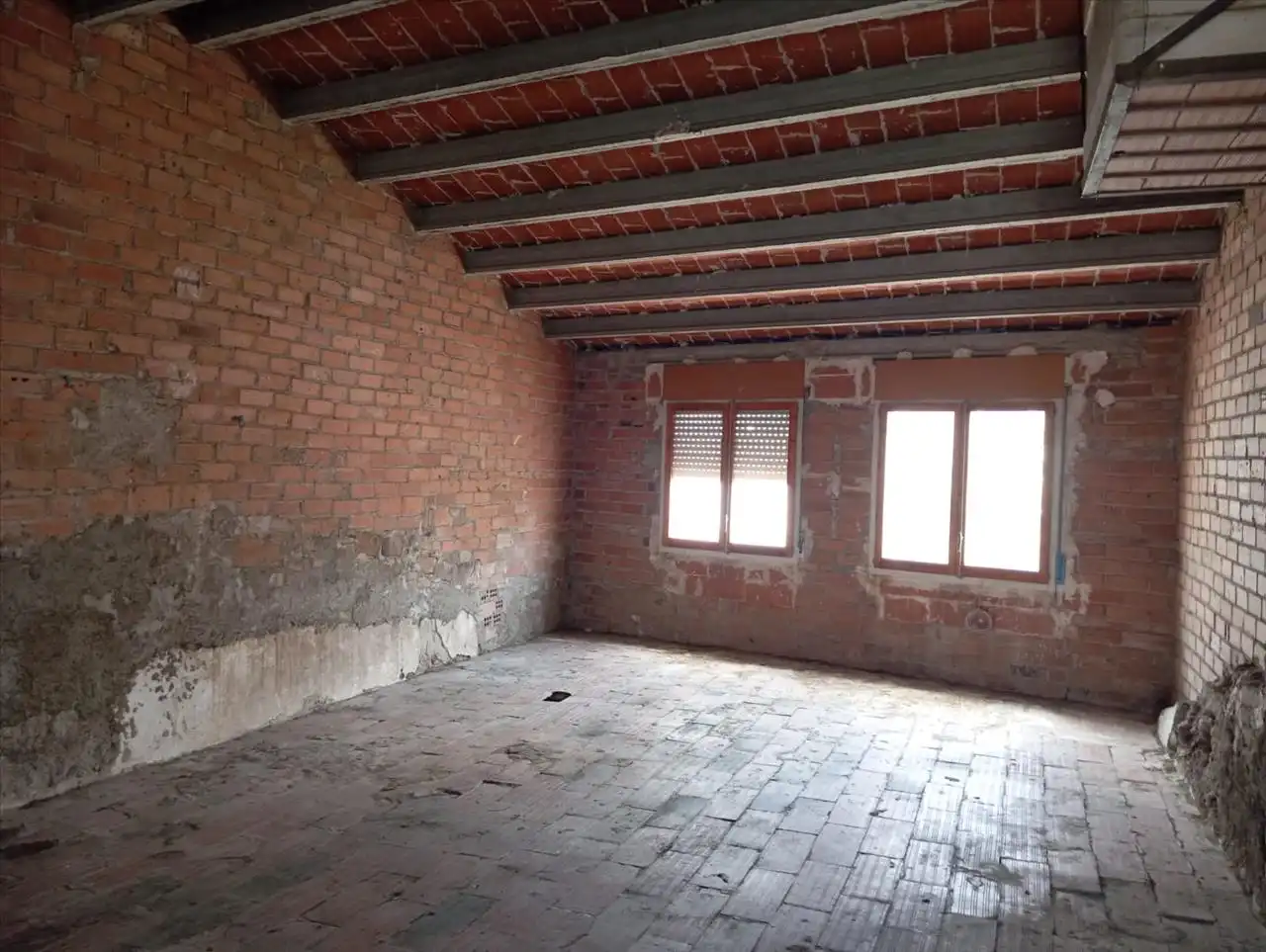 Casa adosada en venda a Miralcamp