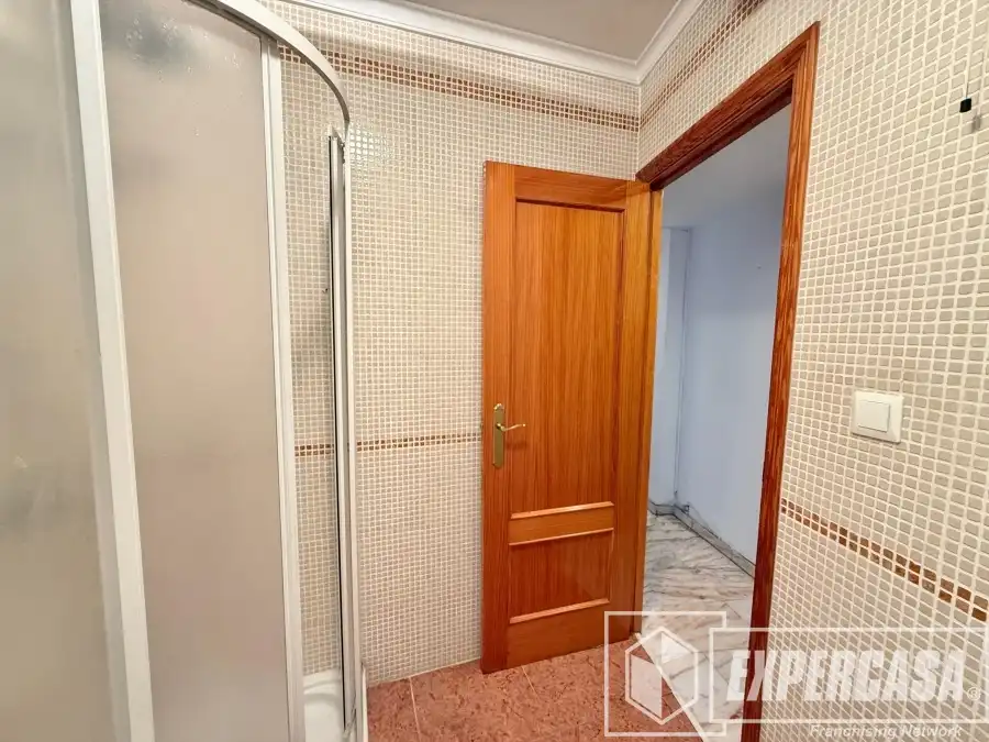 Baño de Piso en venta en Llíria con Aire acondicionado, Calefacción y Trastero