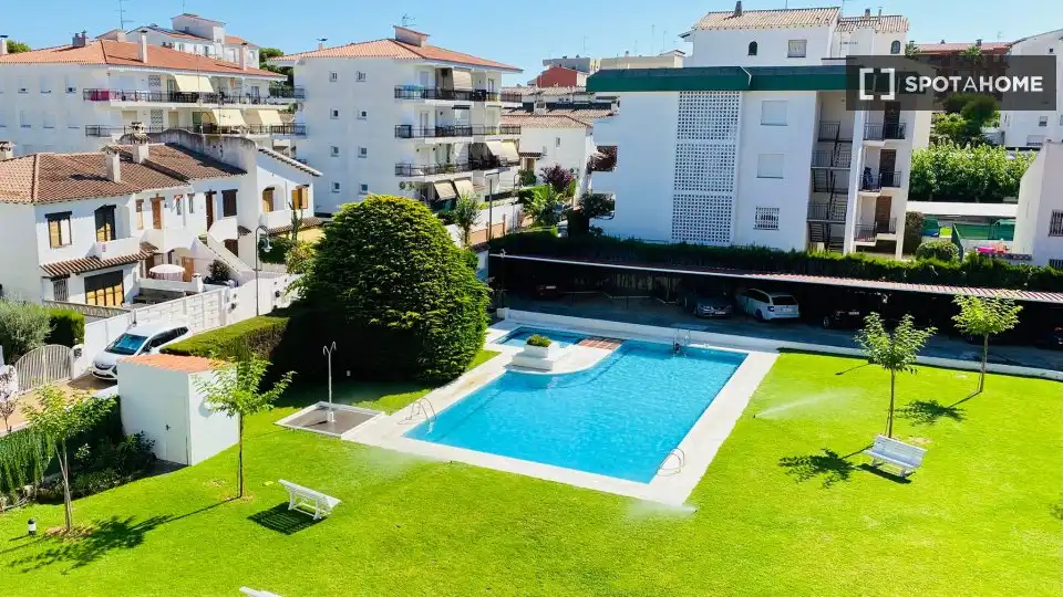 Piscina de Pis de lloguer en Roda de Berà amb Aire condicionat, Calefacció i Moblat
