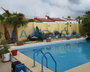 Piscina de Casa o xalet en venda en Villamanrique de la Condesa amb Terrassa i Traster