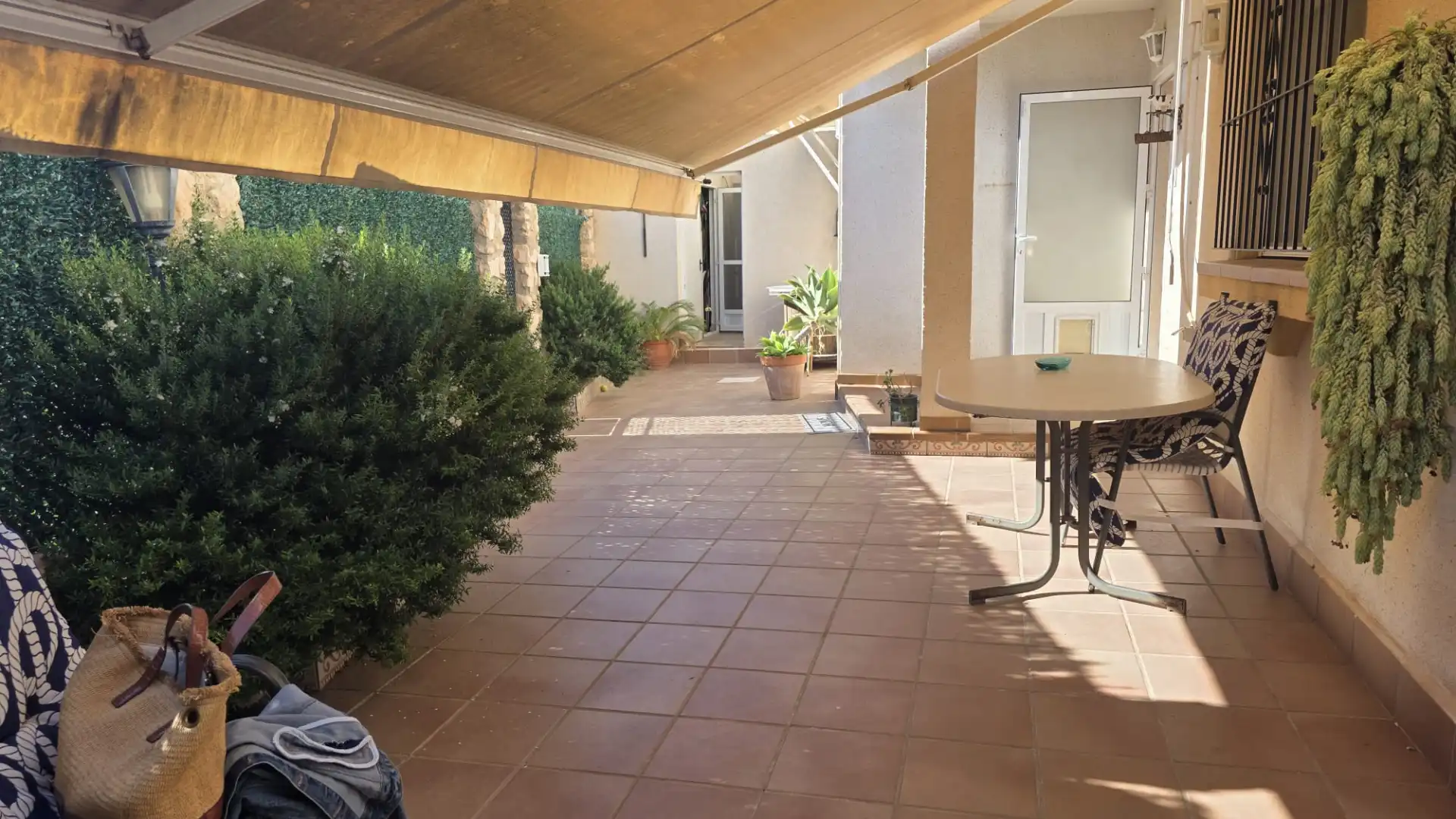Terrasse von Einfamilien-Reihenhaus zum Verkauf in San Javier mit Klimaanlage, Heizung und Privatgarten