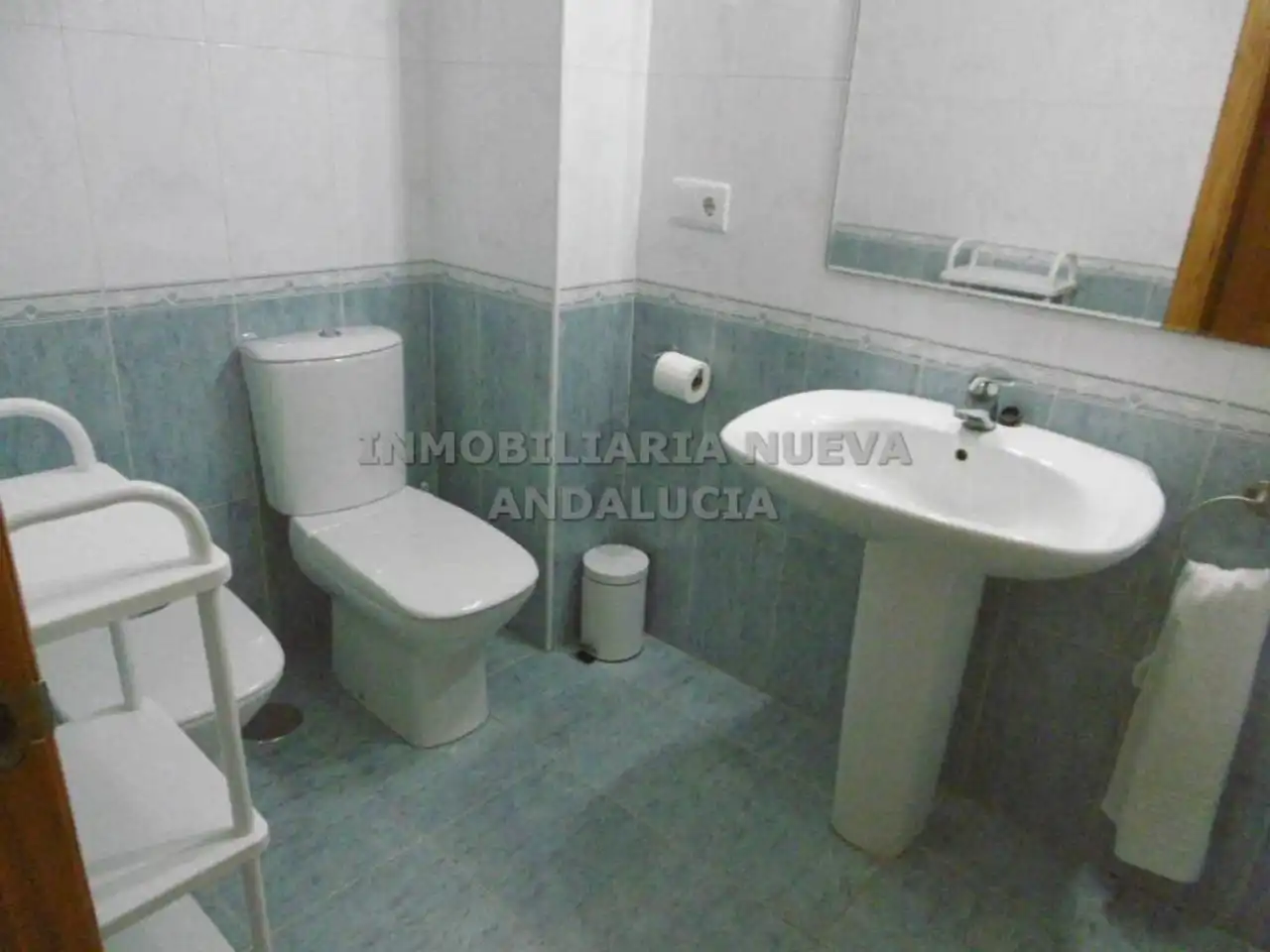 Badezimmer von Wohnung zur Miete in Almería mit Klimaanlage, Heizung und Terrasse