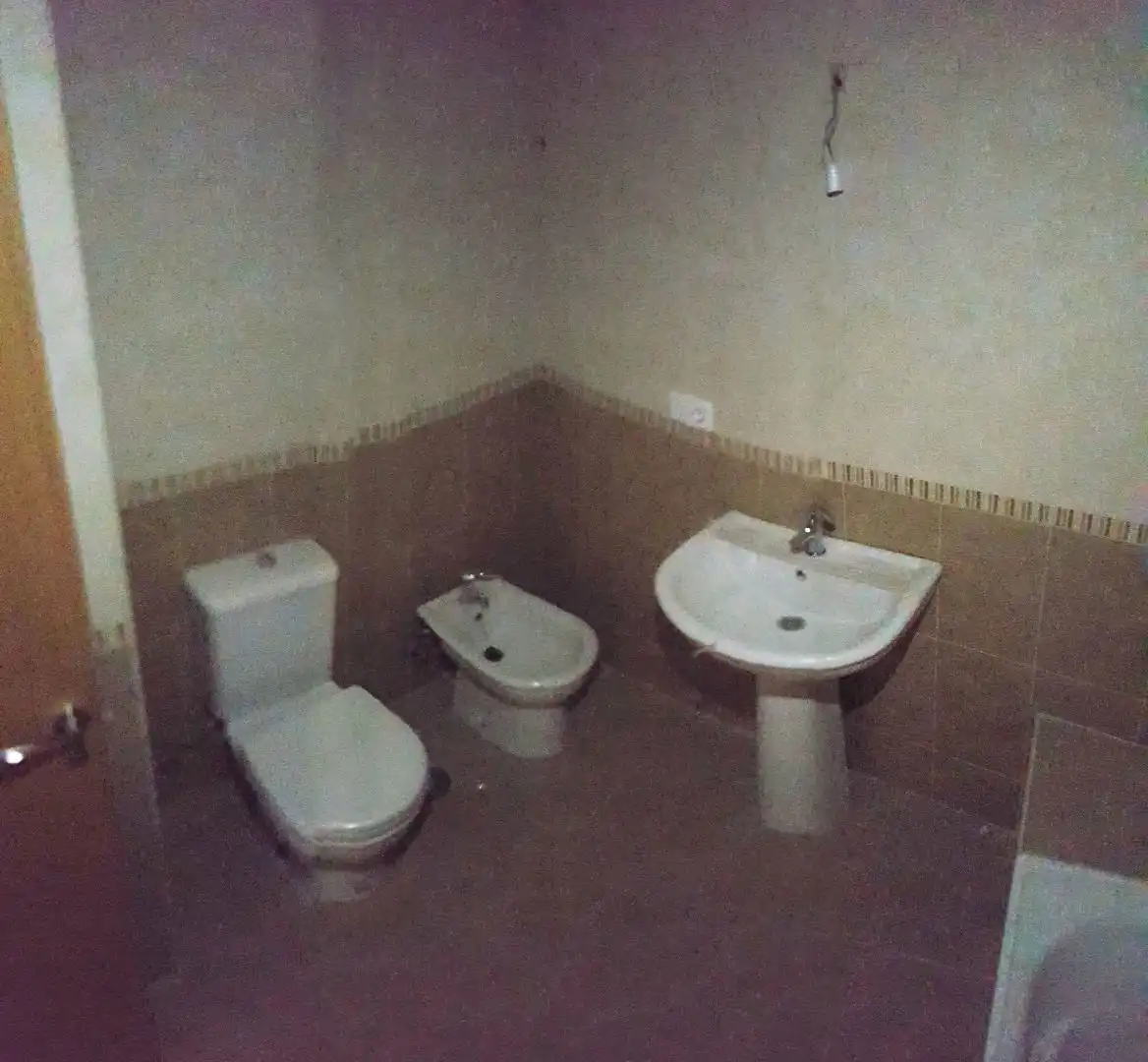 Badezimmer von Wohnung zur Miete in Tudela de Duero mit Heizung, Parkett und Abstellraum