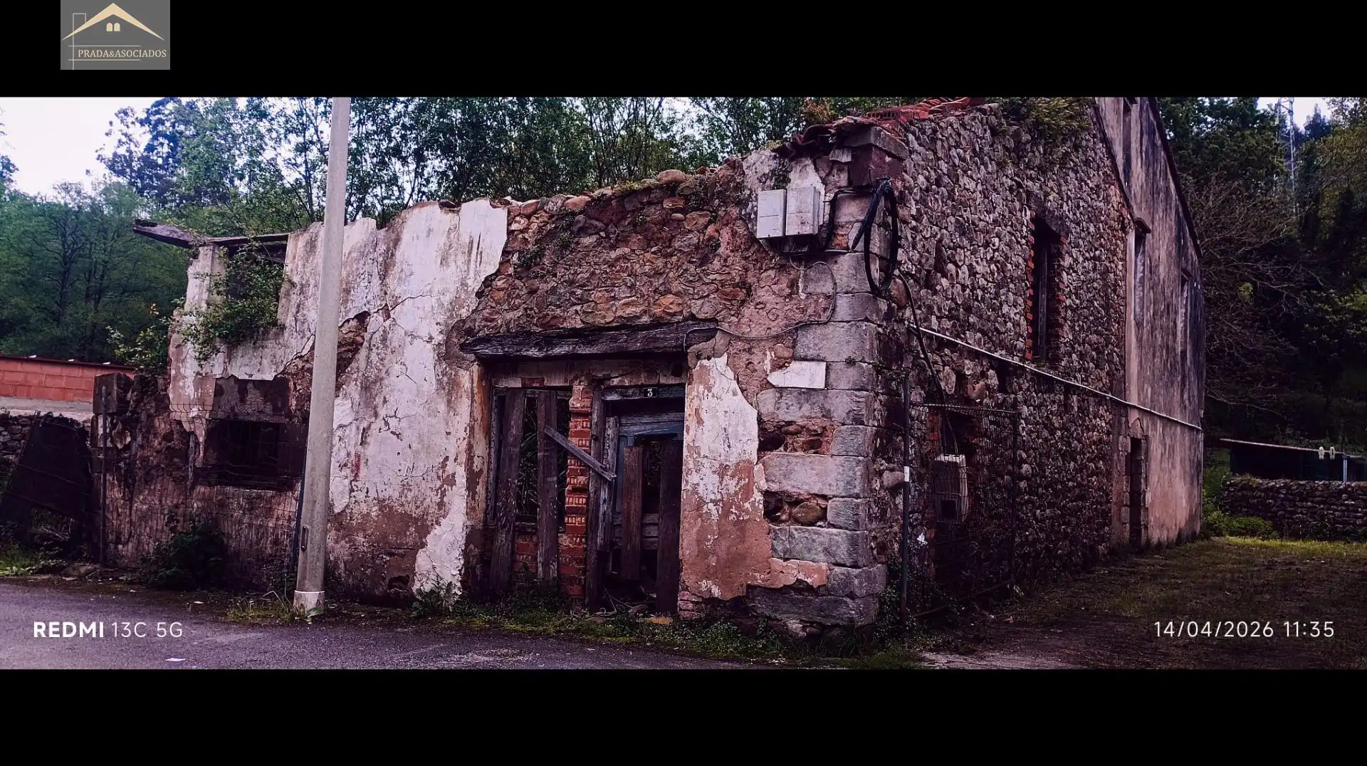 Vista exterior de Casa o xalet en venda en Reocín amb Jardí privat