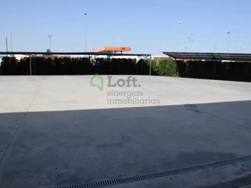 Aparcament de Nau industrial en venda en Badajoz
