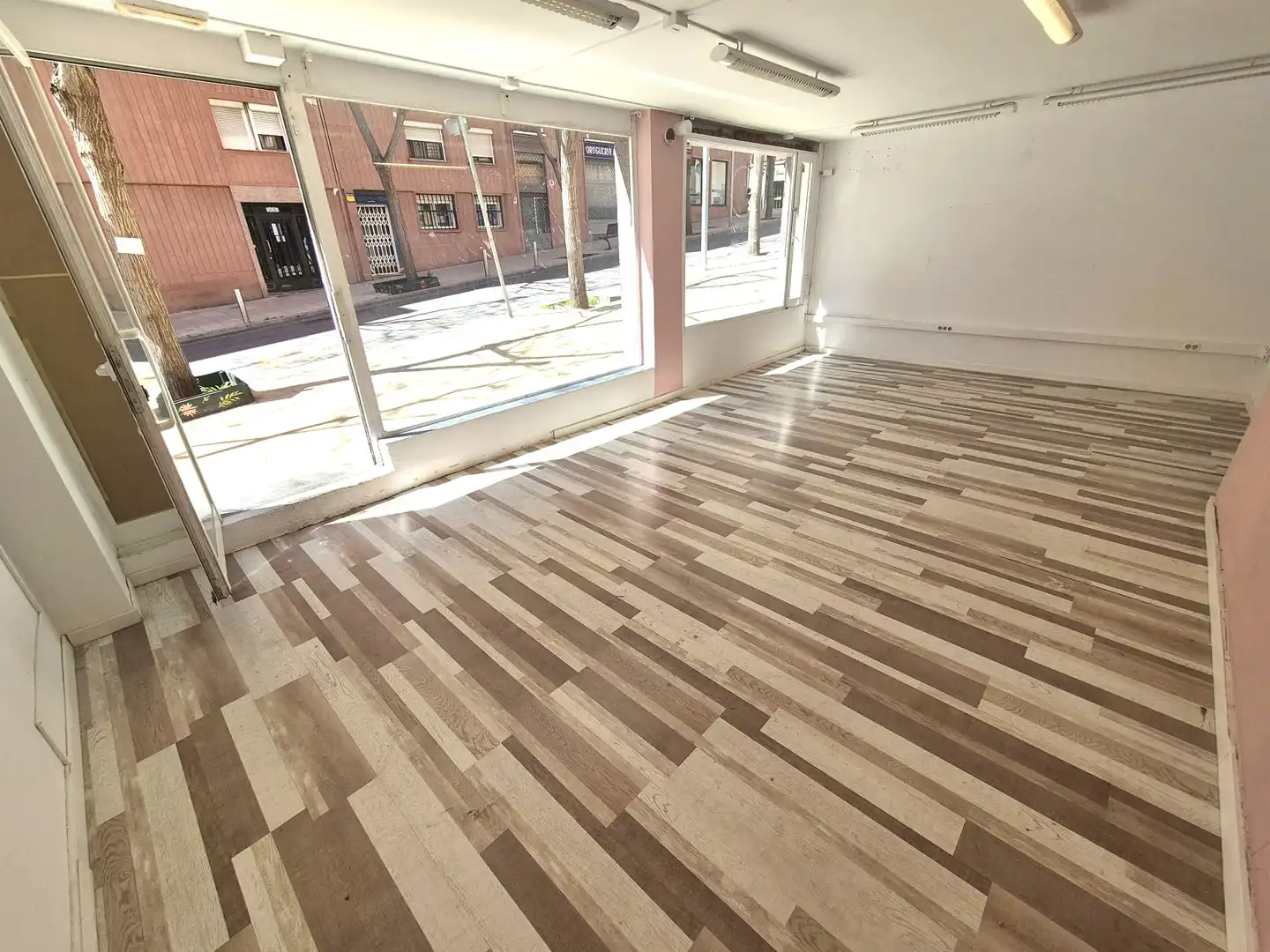 Vista exterior de Local en venta en Barcelona
