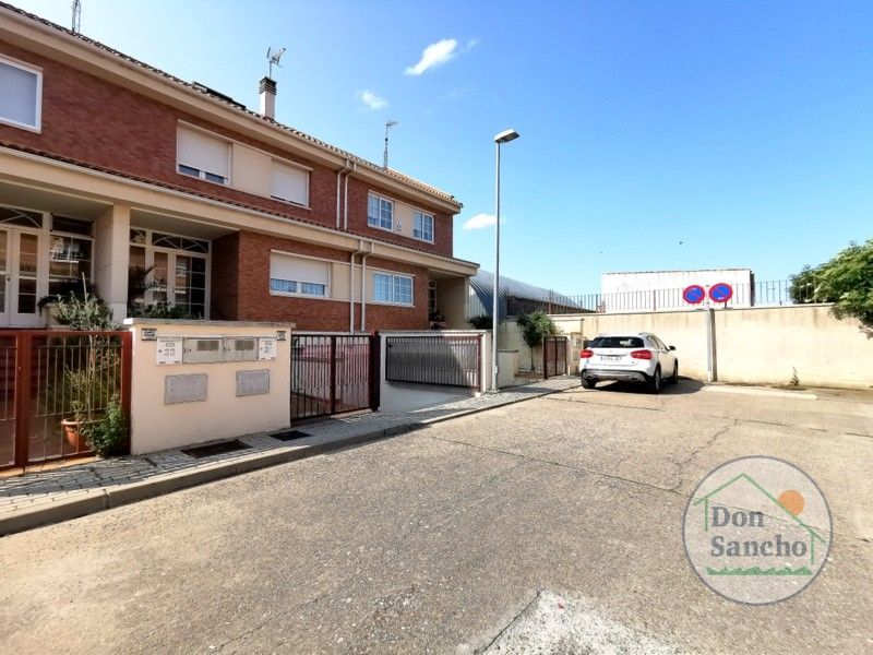 Exterior view of Single-family semi-detached for sale in Villanubla  with Heating, Terrace and Furnished