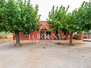 Casa con piscina in vendita a Crta Picamoixons s/n Pol 8 Parcela 126