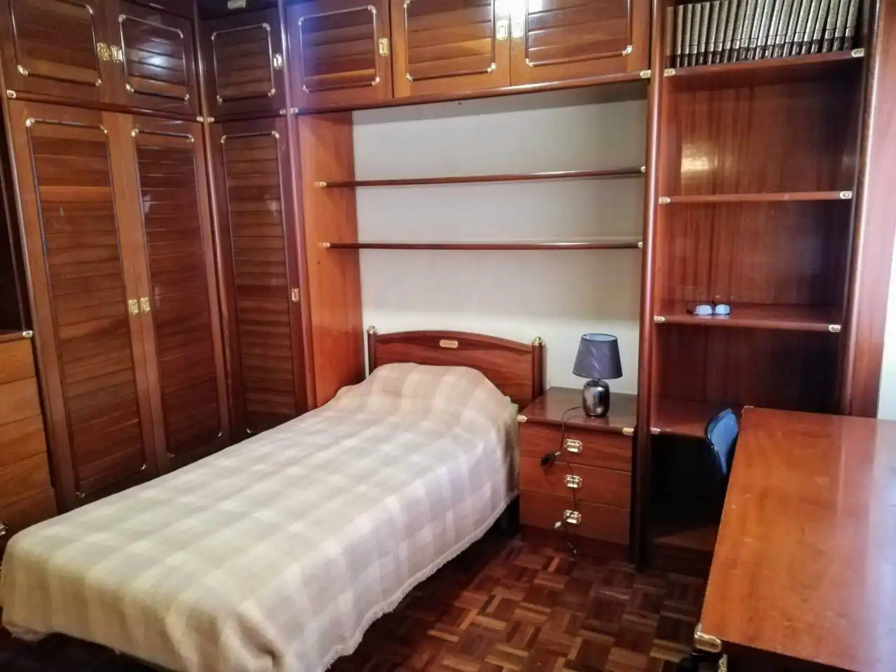 Bedroom of Flat for rent in Burgos  with Heating, Parquet flooring and Furnished