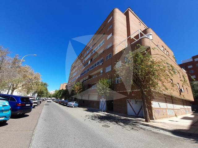 Garaje en Alquiler en Calle Juan Simeon Vidarte en Valdepasillas - La Paz - Huerta Rosales