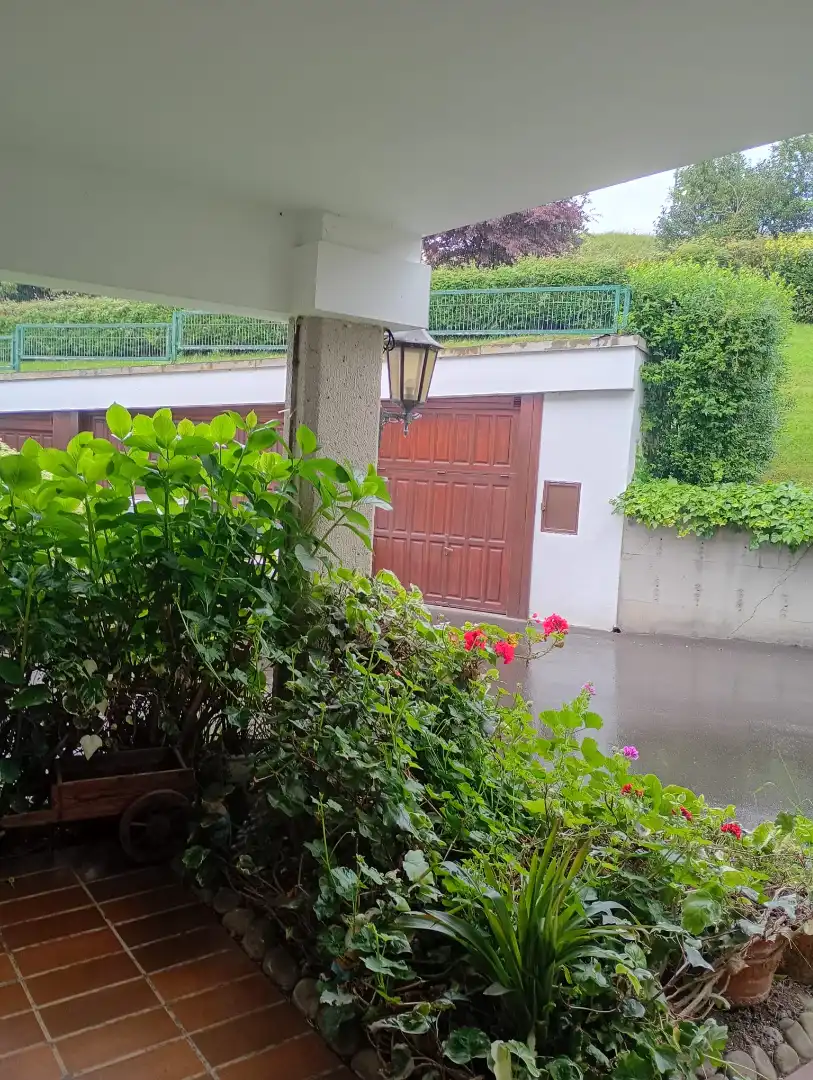 Vista exterior de Casa adosada en venda en Gijón  amb Calefacció, Jardí privat i Terrassa
