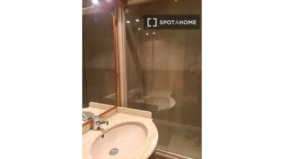 Bany de Apartament per a compartir en Madrid amb Aire condicionat, Calefacció i Terrassa