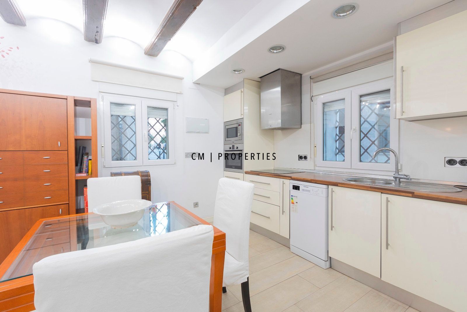 Cuina de Pis de lloguer en  Valencia Capital amb Calefacció, Moblat i Forn