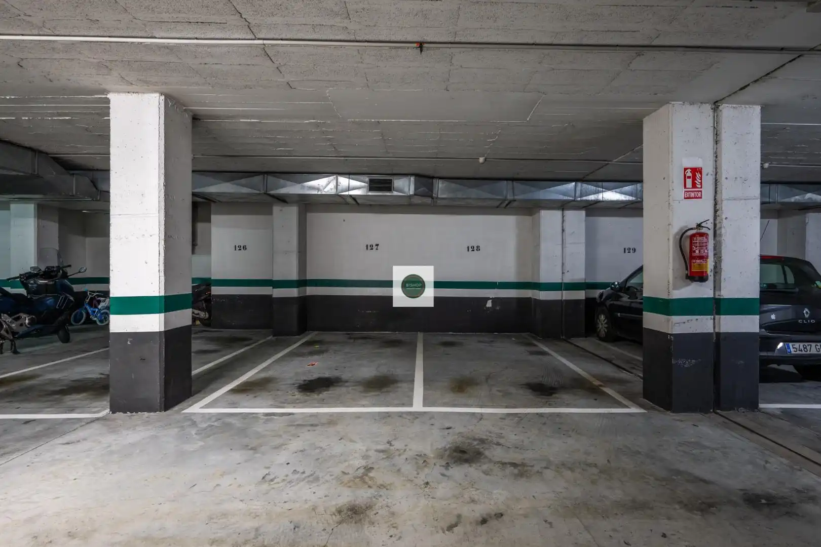 Parking de Piso en venta en A Coruña Capital  con Calefacción y Trastero