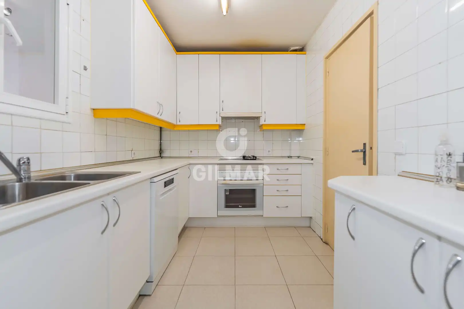 Cocina de Piso en venta en Madrid con Calefacción, Trastero y Balcón