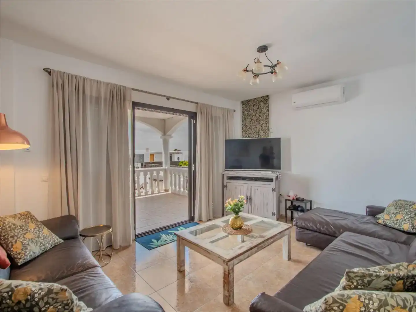 Sala d'estar de Casa o xalet en venda en Yaiza amb Aire condicionat, Jardí privat i Traster