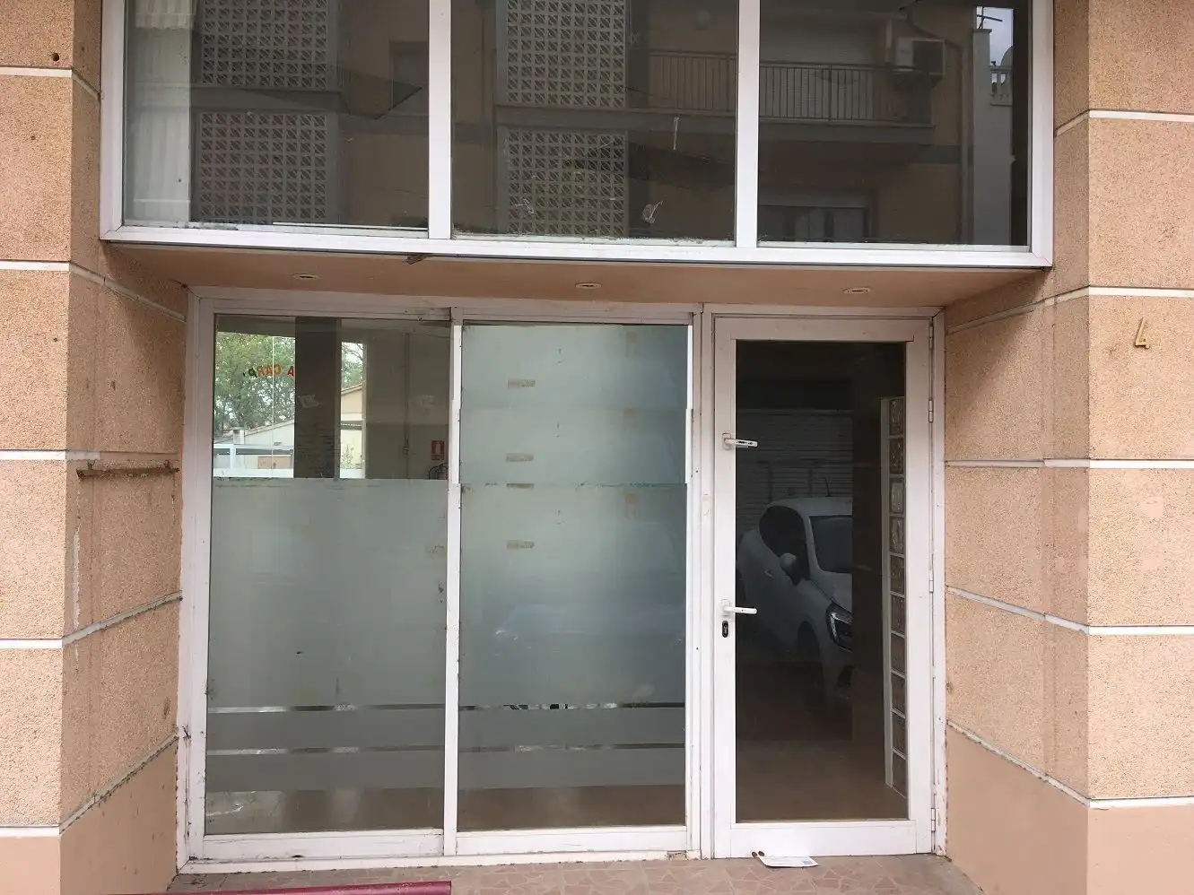 Business premises for sale in Carrer de la Torre de Taialà 40, imagen 6