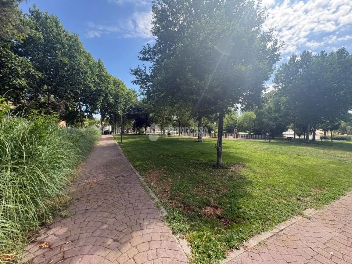 Flat for sale in Boadilla del Monte  with Terrace, Storage room and Community pool