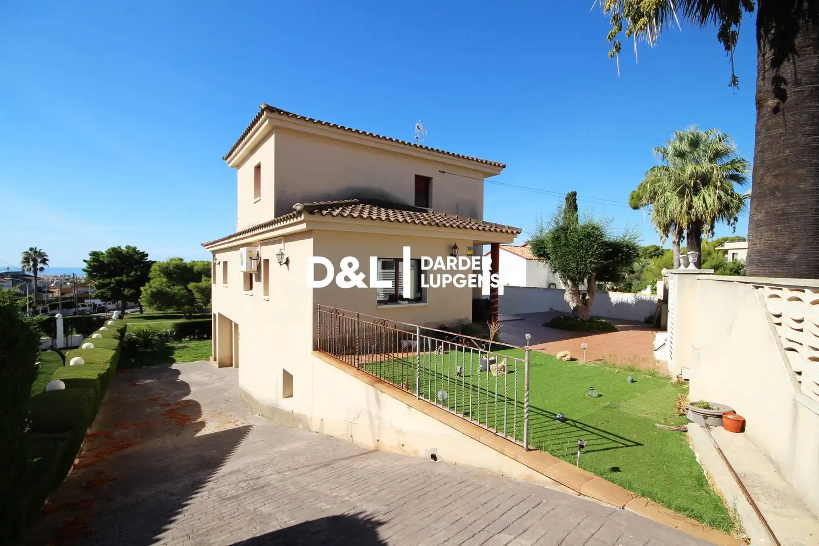 Casa amb terrassa en venda a Cunit Residencial