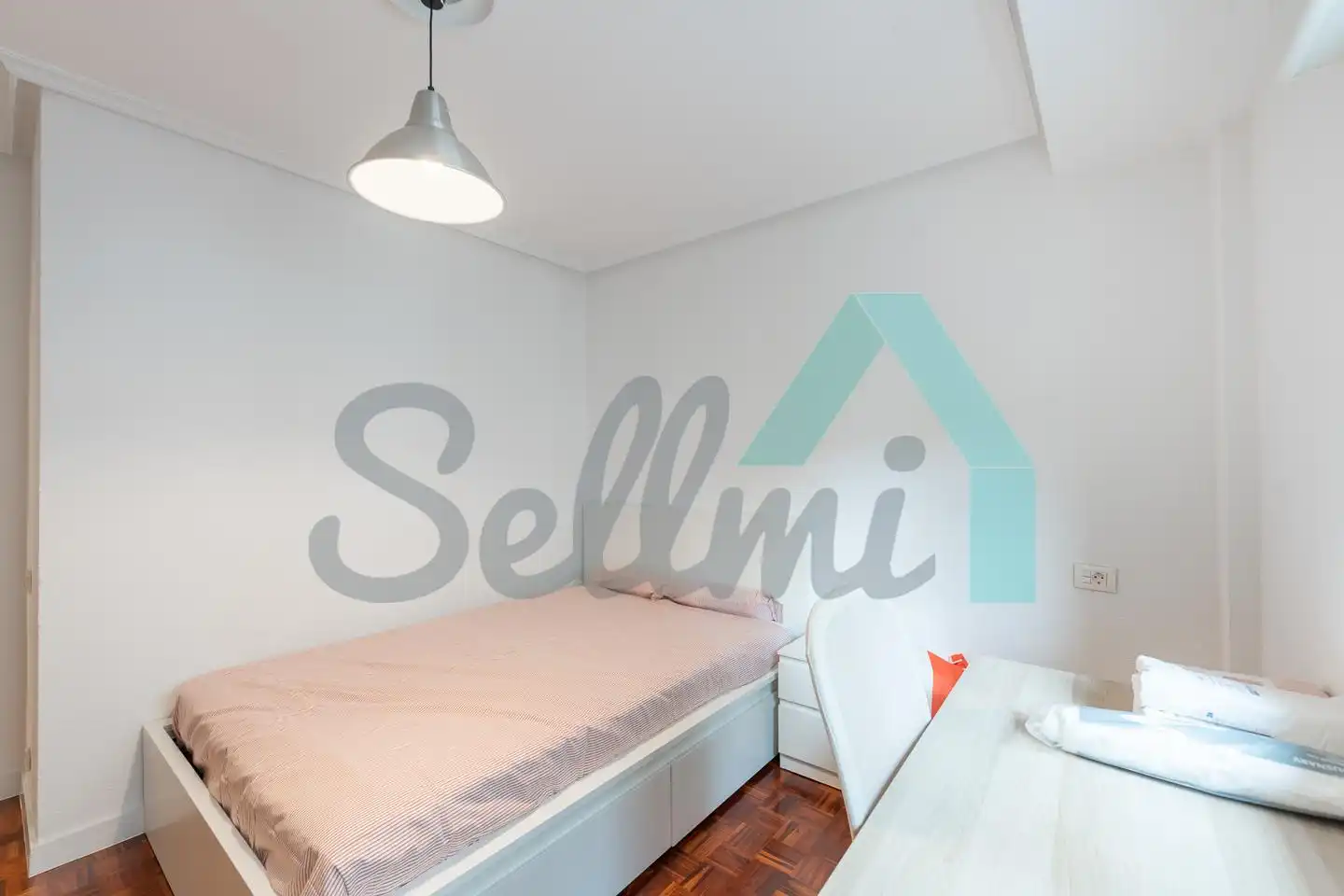 Habitación de Piso para compartir en Oviedo  con Calefacción, Parquet y Amueblado