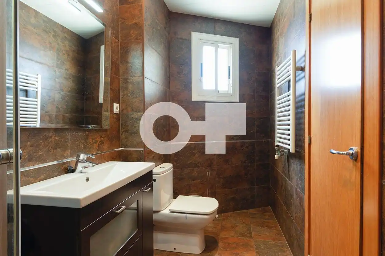 Baño de Ático en venta en Castelldefels con Calefacción, Parquet y Terraza