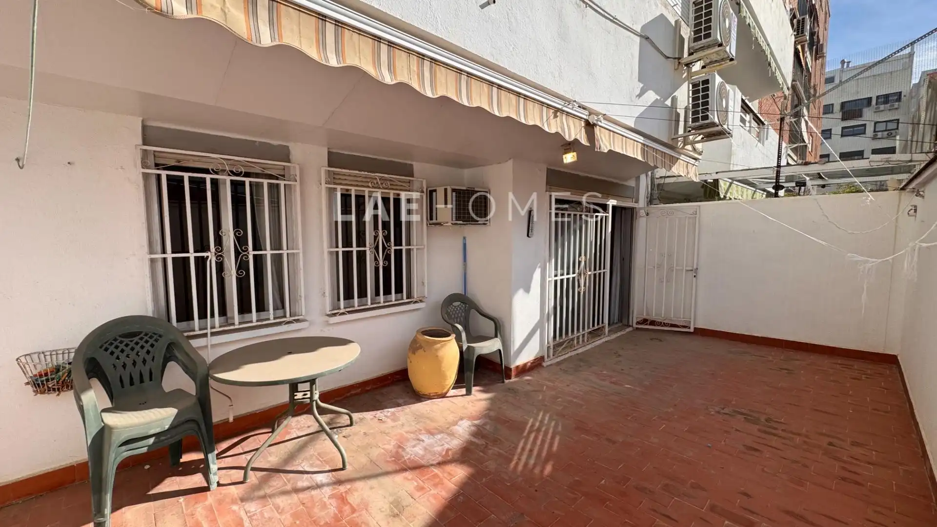 Vista exterior de Pis en venda en Valencia amb Aire condicionat, Terrassa i Moblat