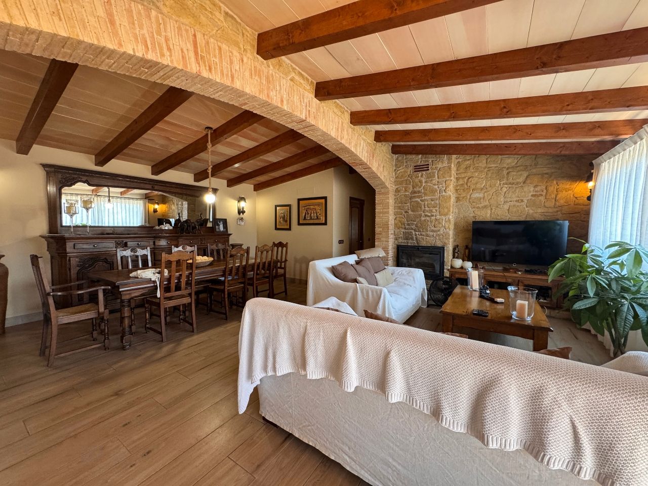 Sala d'estar de Casa o xalet en venda en Mont-ras amb Aire condicionat, Jardí privat i Piscina