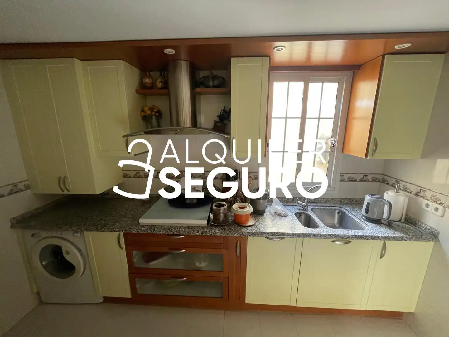 Cocina de Piso de alquiler en Madrid con Calefacción, Terraza y Amueblado