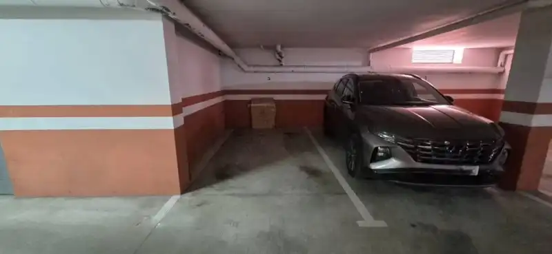 Aparcament de Pis en venda en Plasencia amb Aire condicionat, Calefacció i Jardí privat