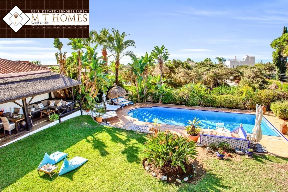 Vista exterior de Casa o xalet de lloguer en Marbella amb Aire condicionat, Calefacció i Jardí privat