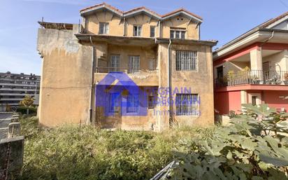 Vista exterior de Casa o xalet en venda en Oviedo  amb Jardí privat