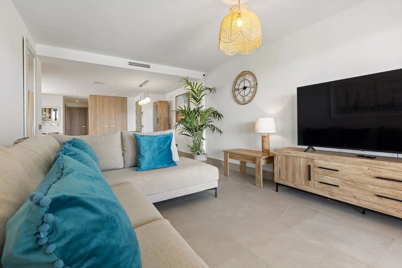 Sala d'estar de Apartament en venda en Casares amb Aire condicionat, Terrassa i Moblat