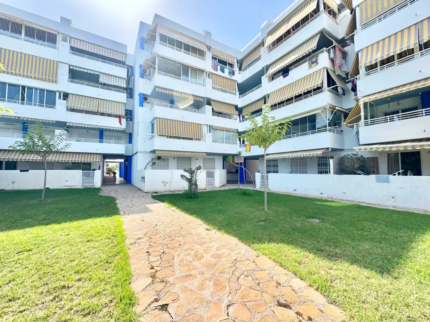 Vista exterior de Apartament de lloguer en Villajoyosa / La Vila Joiosa amb Aire condicionat, Piscina i Moblat
