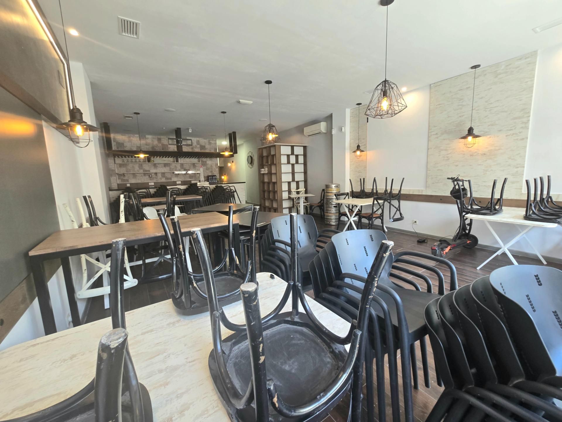 Premises for sale in Torremolinos  with Air Conditioner and Furnished