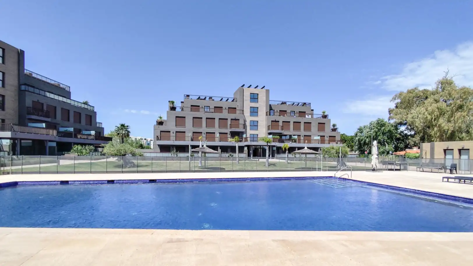 Piscina de Estudio en venta en Dénia con Aire acondicionado, Calefacción y Jardín privado