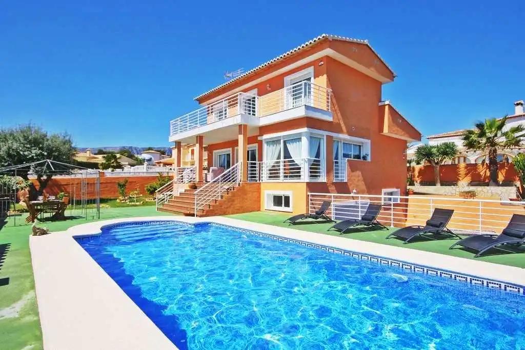 Villa con piscina in vendita a Marisol Park - Ortembach - Los Almendros