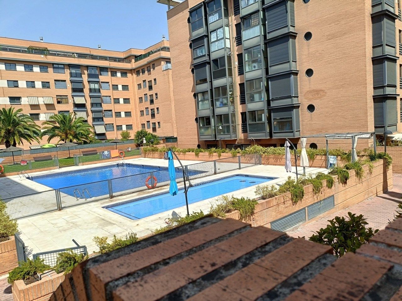 Piscina de Pis de lloguer en  Madrid Capital amb Calefacció, Parquet i Forn