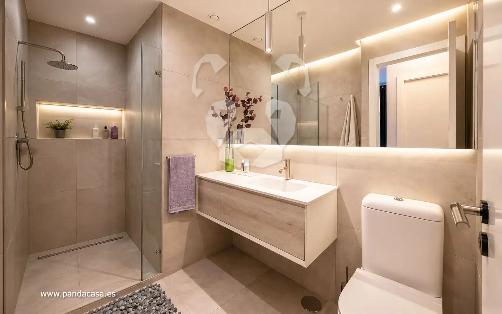 Bathroom of Flat for rent in Madrid  with Air Conditioner, Heating and Parquet flooring