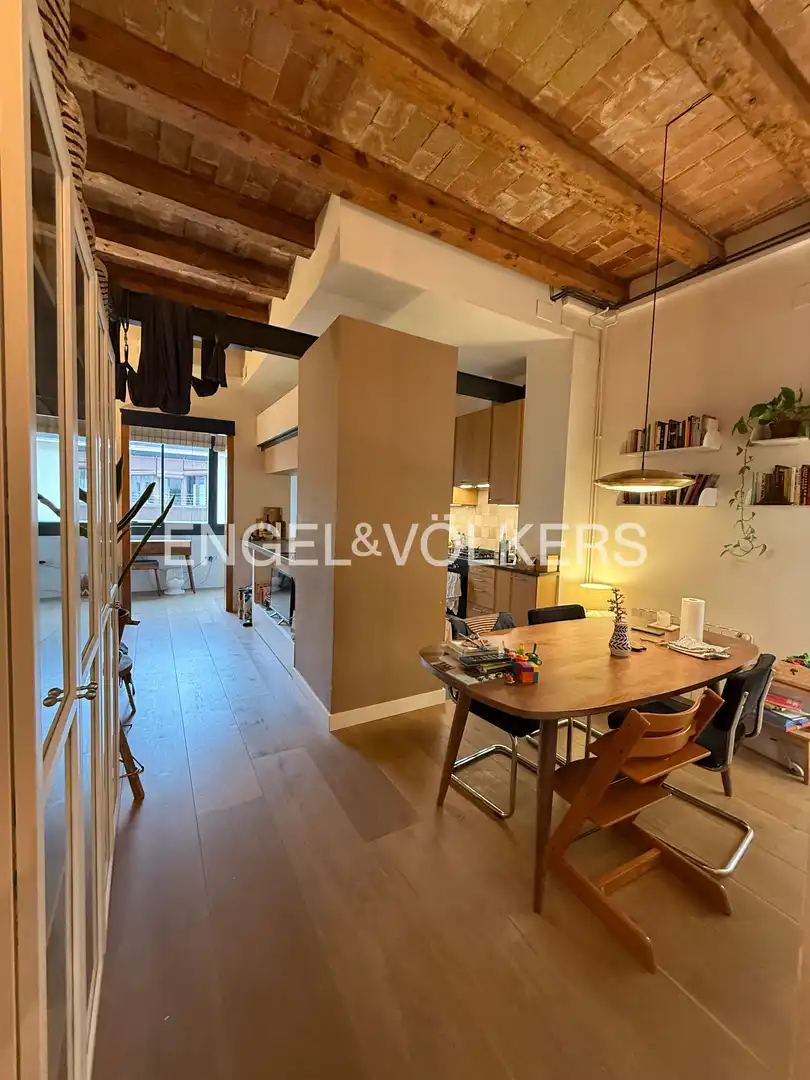 Vista exterior de Piso en venta en Barcelona con Aire acondicionado, Calefacción y Amueblado
