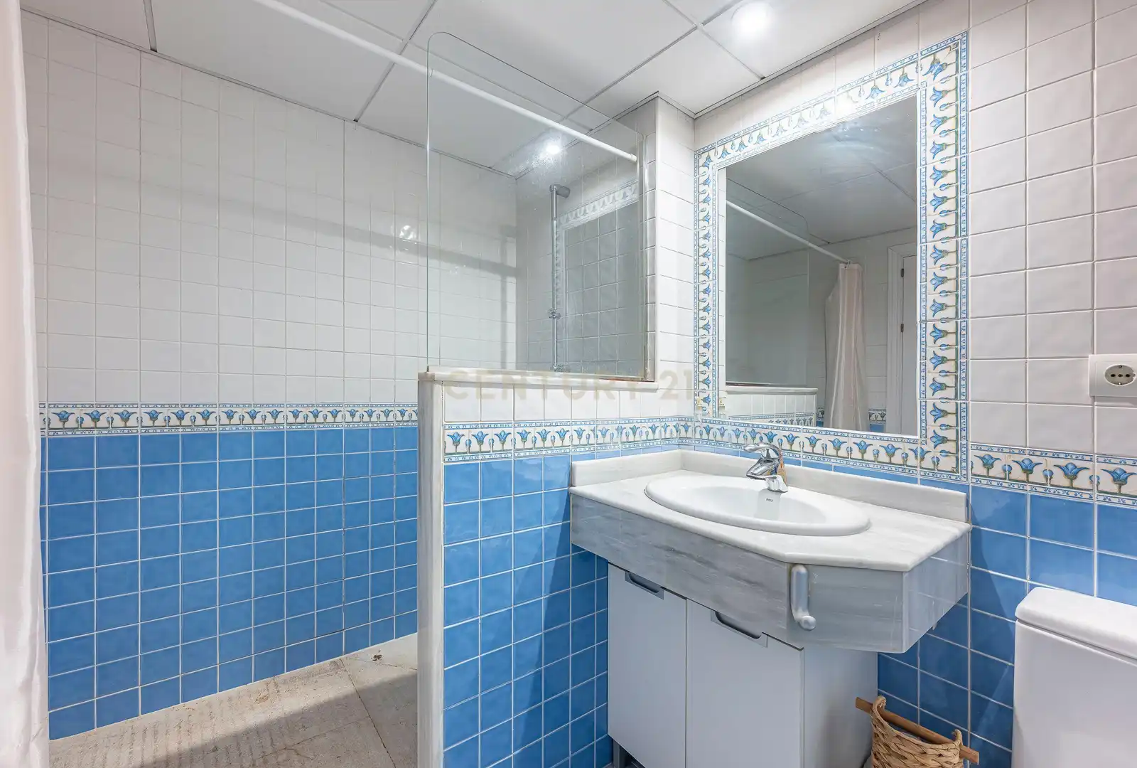 Baño de Apartamento en venta en Marbella con Aire acondicionado, Jardín privado y Horno
