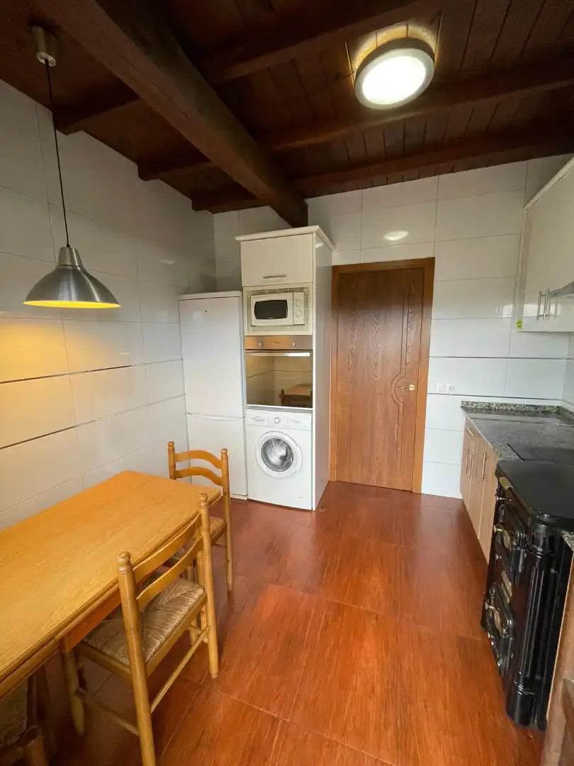 Cocina de Finca rústica de alquiler en Tineo con Calefacción, Jardín privado y Parquet