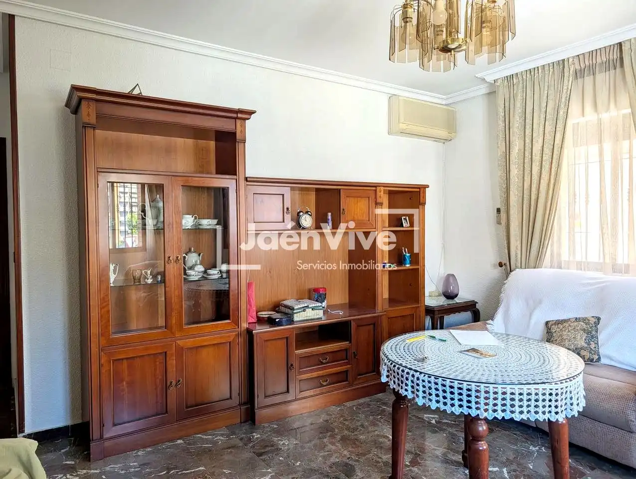 Sala d'estar de Casa adosada en venda en Jaén amb Aire condicionat, Calefacció i Terrassa