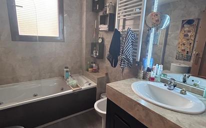 Bathroom of Flat for sale in Valdemoro  with Air Conditioner