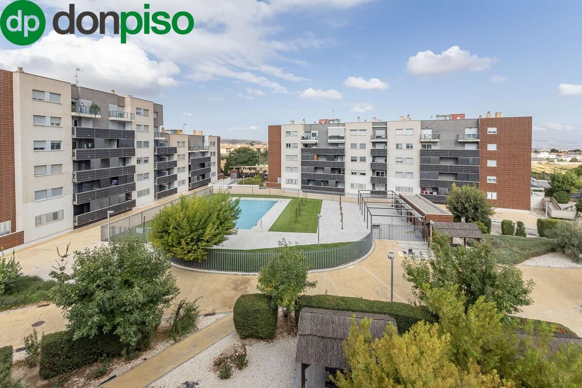 Piscina de Pis en venda en  Granada Capital amb Aire condicionat, Terrassa i Traster
